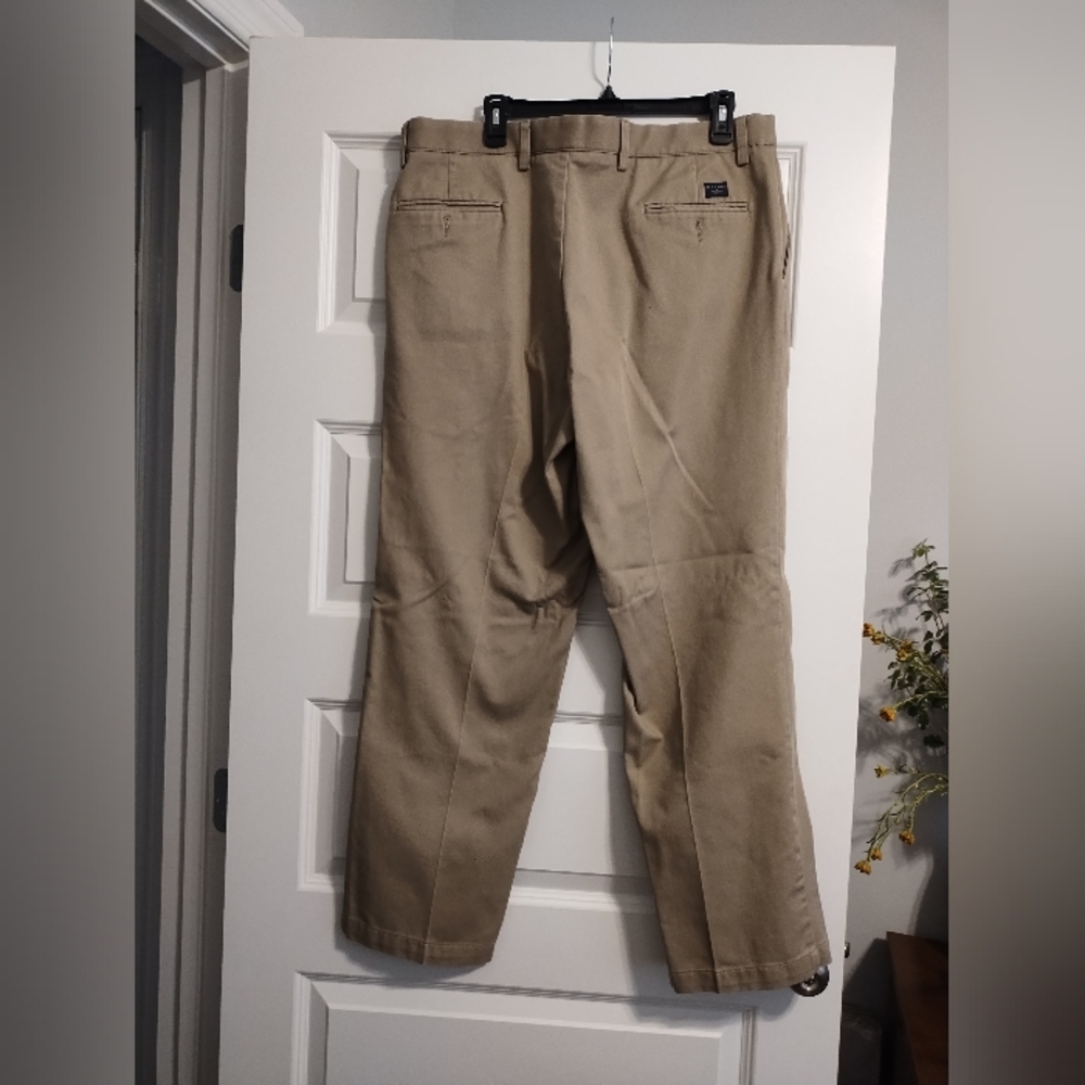 🟢3/$11 Men's Dockers Khaki Dress Pants - Picture 2 of 6